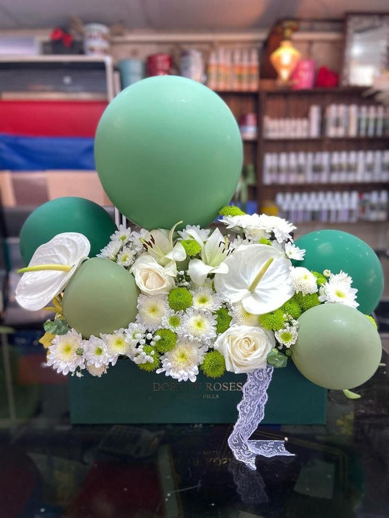 باکس گل بادکنک دار مخصوص تولد